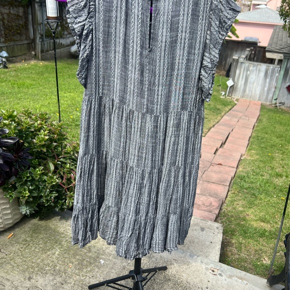 Sweeten up your day with this little diddy!  BLACK N WHITE DRESS BY ELAN, SIZE L - Picture 4 of 4